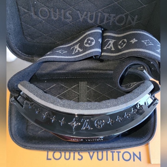 Louis Vuitton Ski Goggles - Picture 12 of 15